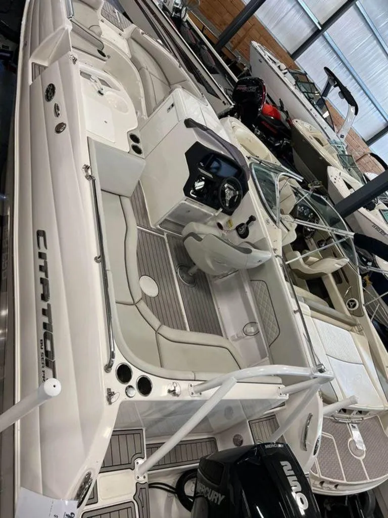 Slide: The Image of Sea Pro Citation 2400 2022 - 5