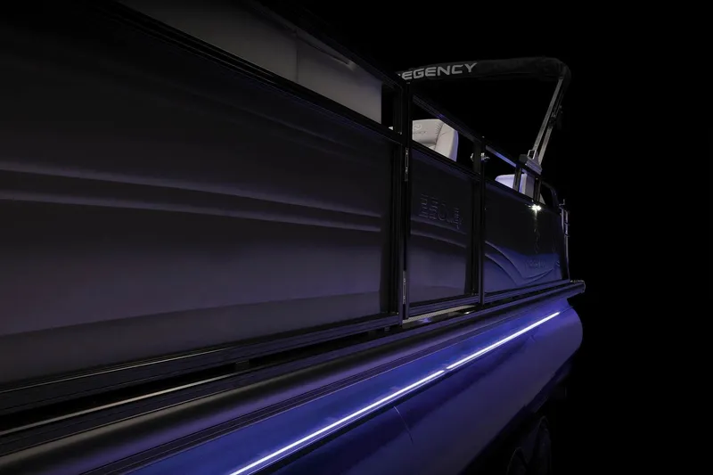 Slide: The Image of Regency 250 LE3 Sport 2023 - 52