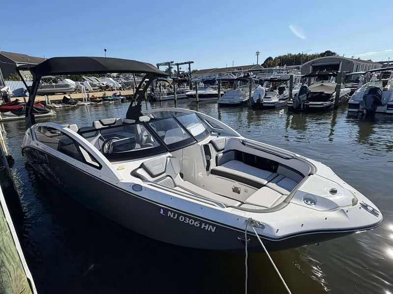 The Image of Yamaha 275 SE 2019 - 12