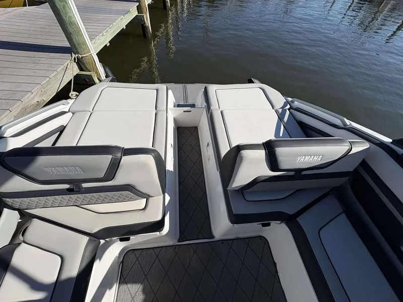 Slide: The Image of Yamaha 275 SE 2019 - 4