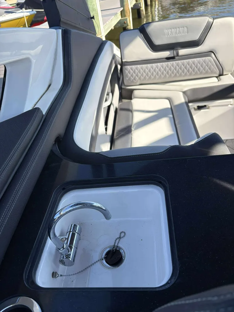 Slide: The Image of Yamaha 275 SE 2019 - 22