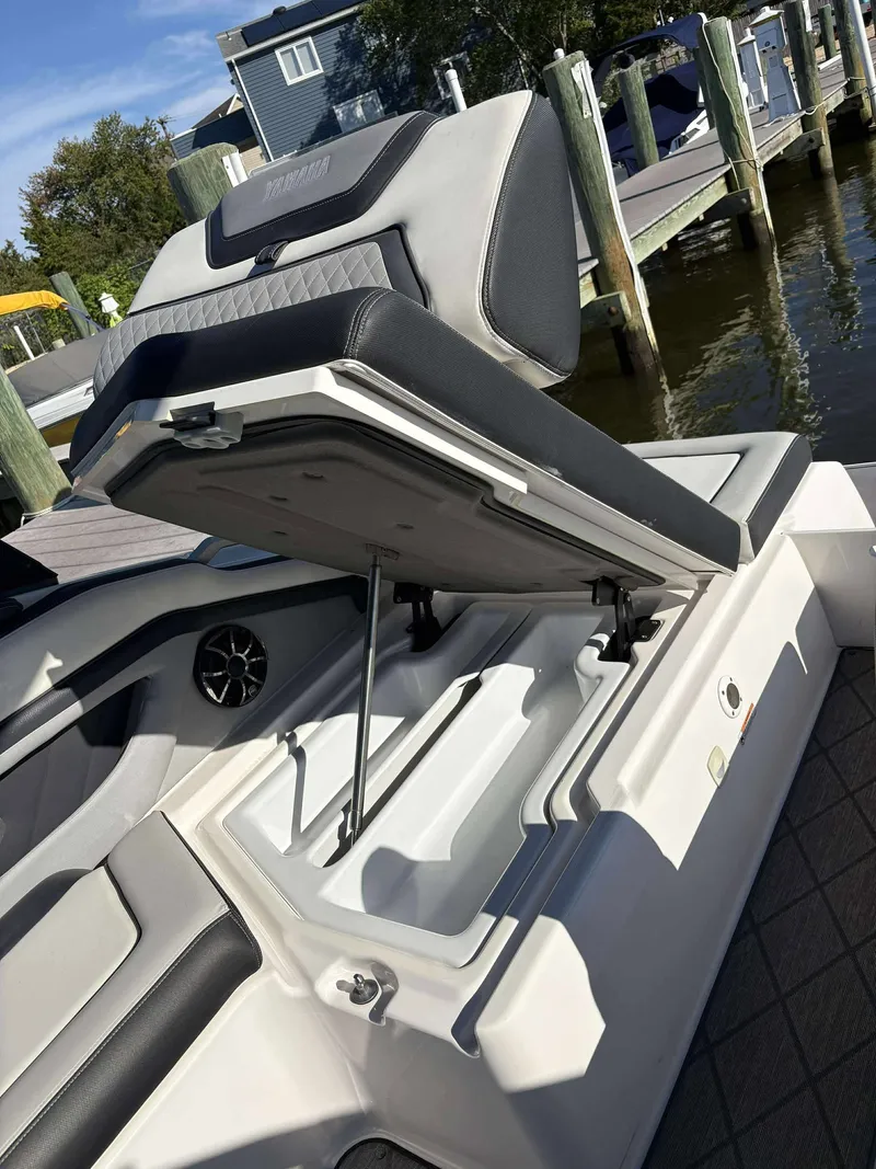Slide: The Image of Yamaha 275 SE 2019 - 0