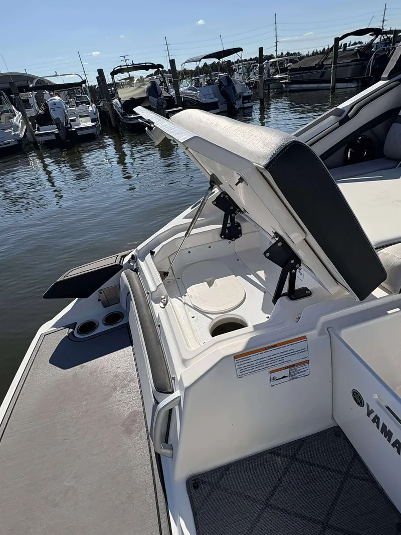 Slide: The Image of Yamaha 275 SE 2019 - 8