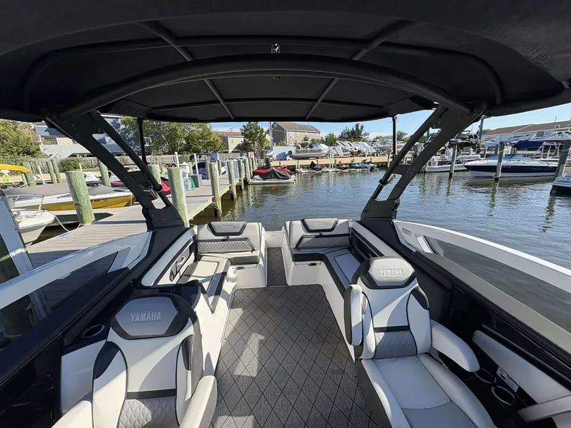 Slide: The Image of Yamaha 275 SE 2019 - 19
