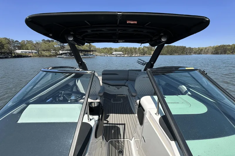 Slide: The Image of Sea Ray SLX 260 Surf 2024 - 13