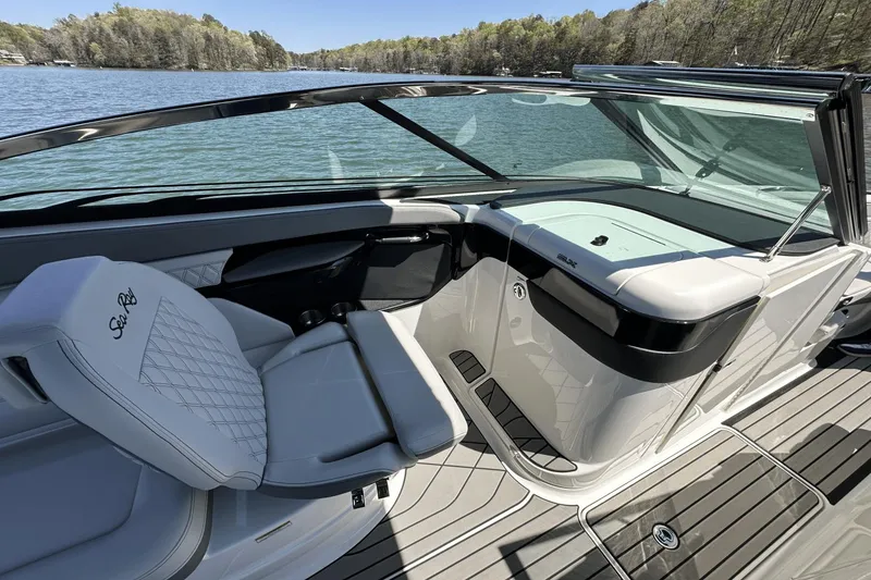 Slide: The Image of Sea Ray SLX 260 Surf 2024 - 16