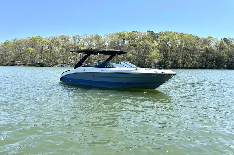 Slide: The Image of Sea Ray SLX 260 Surf 2024 - 7