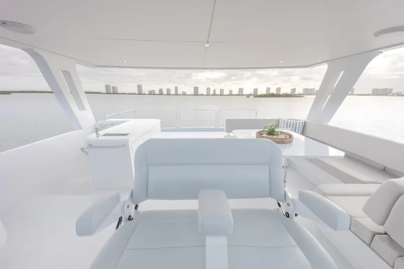 Slide: The Image of Two Oceans 555 flybridge helm chairs  - 21