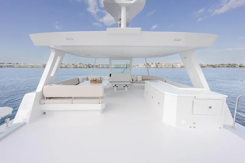 Slide: The Image of Two Oceans 555 flybridge aft deck  - 26