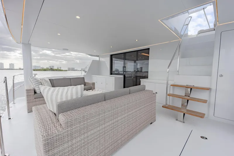 Slide: The Image of Two Oceans 555 aft deck seating - 28