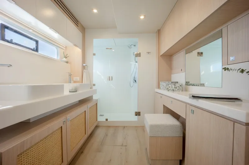 Slide: The Image of Two Oceans 555 head - 43