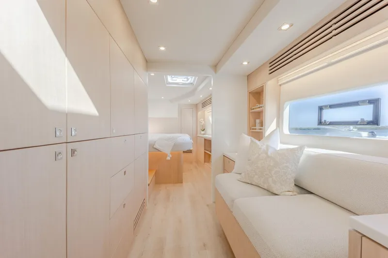 Slide: The Image of Two Oceans 555 seating - 47