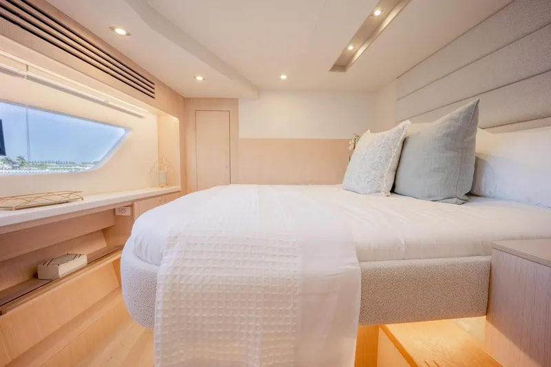 Slide: The Image of Two Oceans 555 master stateroom - 48