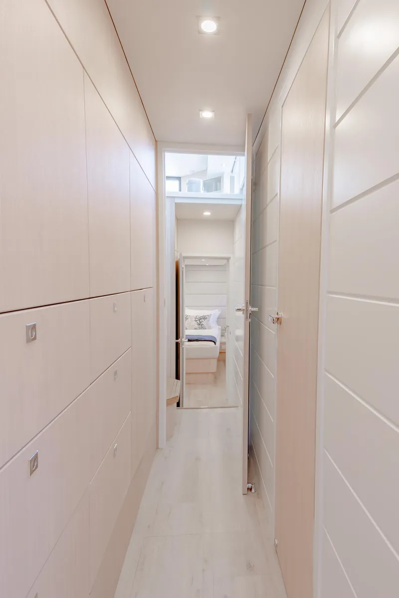 Slide: The Image of Two Oceans 555 Interior - 49