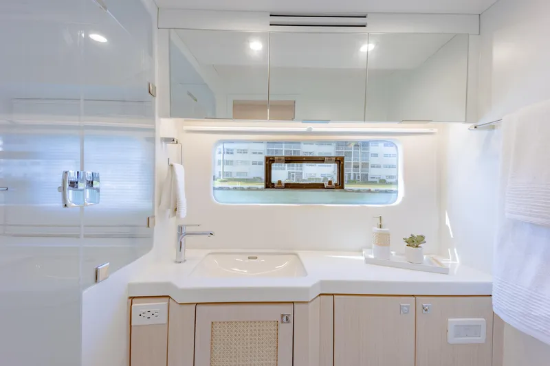 Slide: The Image of Two Oceans 555 head - 50