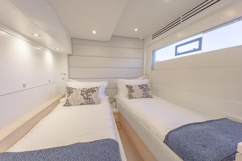 Slide: The Image of Two Oceans 555 twin beds - 51