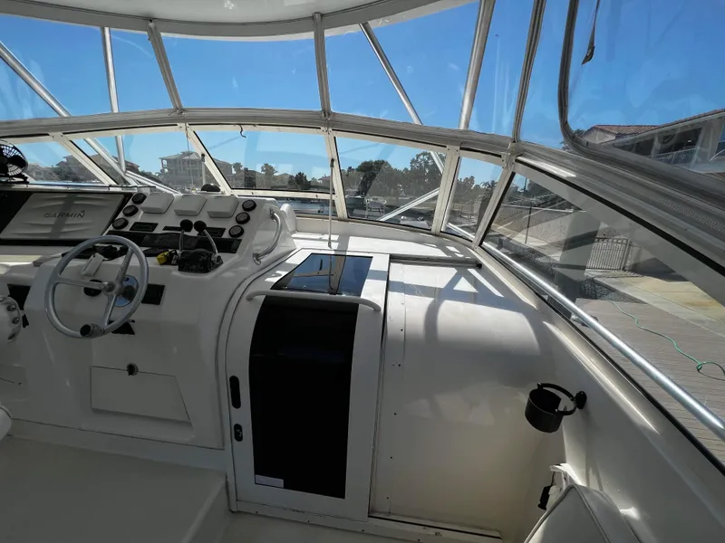 Slide: The Image of 2003 Ocean 40 Super Sport boat cockpit with steering wheel and navigation equipment. - 32