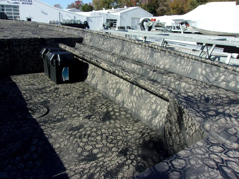 Slide: The Image of Legend 1652 Renegade 2023 - 7