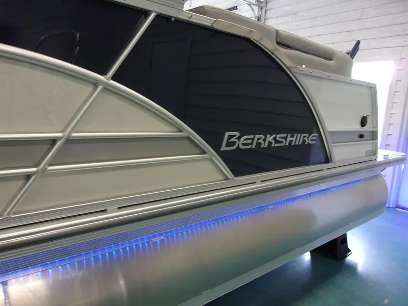 Slide: The Image of Berkshire STS Series 25RFX STS 2023 - 16