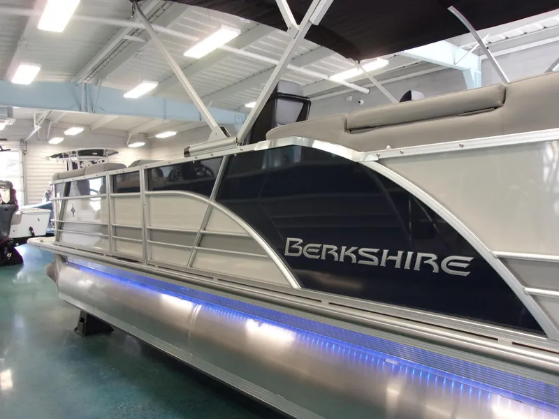 Slide: The Image of Berkshire STS Series 25RFX STS 2023 - 17