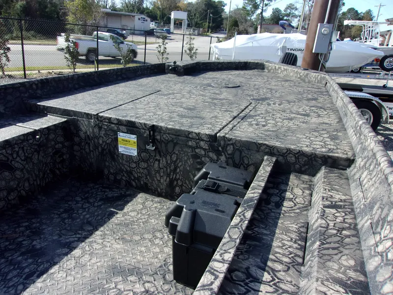 Slide: The Image of Legend 1652 Renegade 2023 - 3