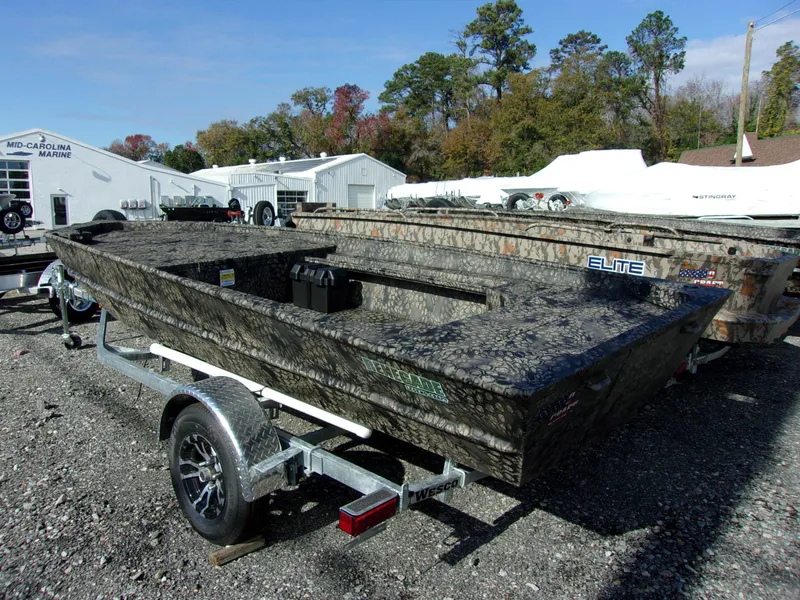 Slide: The Image of Legend 1652 Renegade 2023 - 6