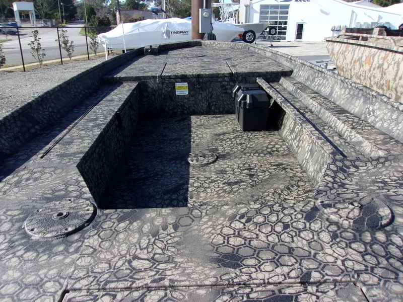 Slide: The Image of Legend 1652 Renegade 2023 - 7