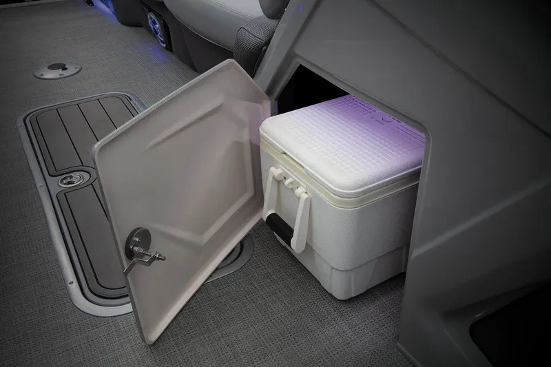 Slide: The Image of Regency 250 LE3 Sport 2023 - 26