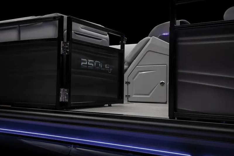 Slide: The Image of Regency 250 LE3 Sport 2023 - 32