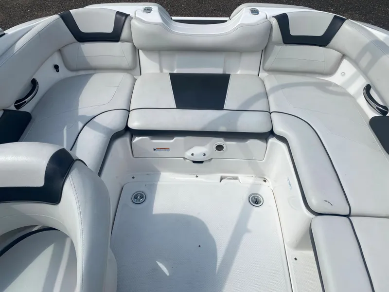 Slide: The Image of 2014 Yamaha Boats AR192 interior seating area with white and black upholstery. - 13