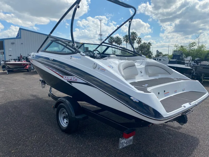 Slide: The Image of 2014 Yamaha Boats AR192 on trailer, ready for water adventures. - 17