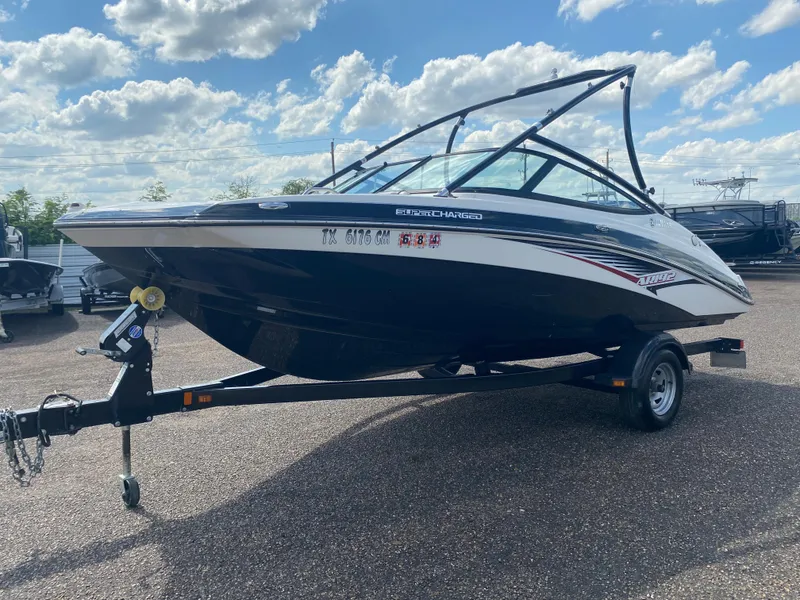 Slide: The Image of 2014 Yamaha Boats AR192 on trailer under blue sky. - 7