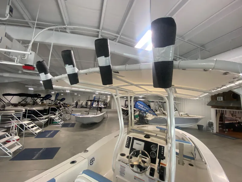 Slide: The Image of 2024 Robalo 202 EXPLORER boat displayed in a showroom. - 17