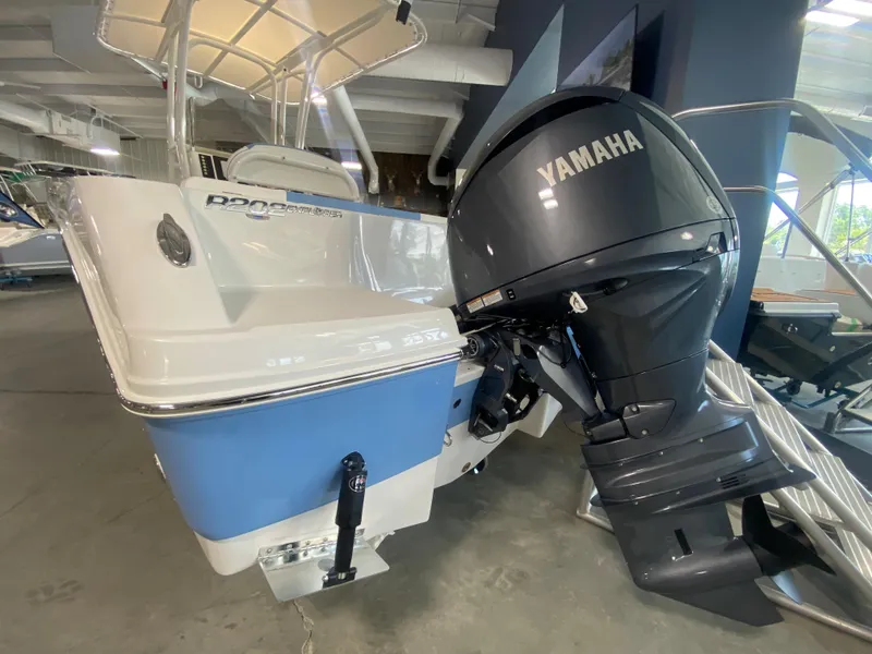 Slide: The Image of 2024 Robalo 202 EXPLORER boat with Yamaha outboard motor in showroom. - 4