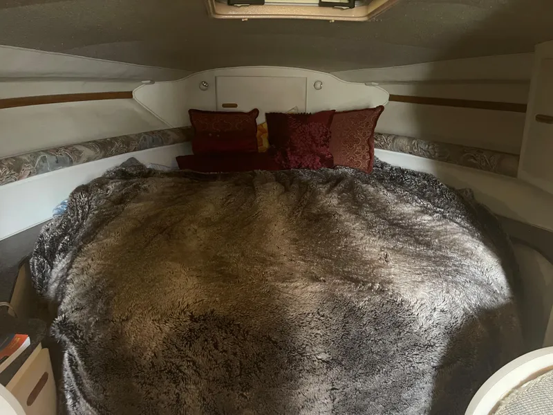 Slide: The Image of 1993 Wellcraft St Tropez 3200 cabin interior with cozy bed and decorative pillows. - 28