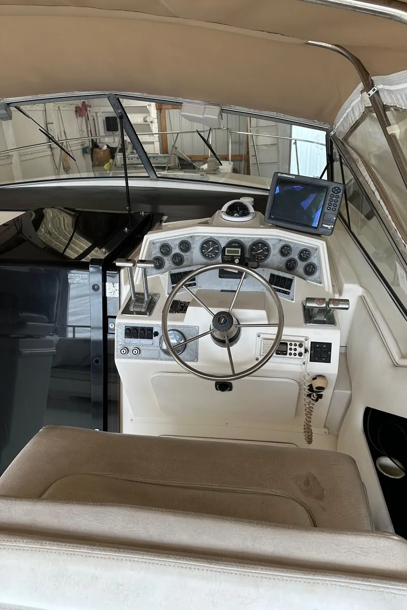 Slide: The Image of 1993 Wellcraft St Tropez 3200 boat helm with navigation equipment. - 37