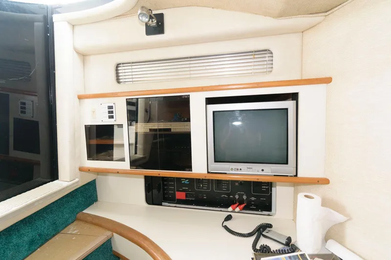 Slide: The Image of 1993 Sea Ray 500 Sundancer interior electronics and entertainment system. - 14