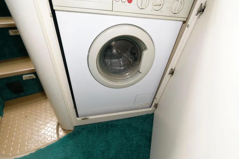 Slide: The Image of Washing machine in the 1993 Sea Ray 500 Sundancer yacht interior. - 19