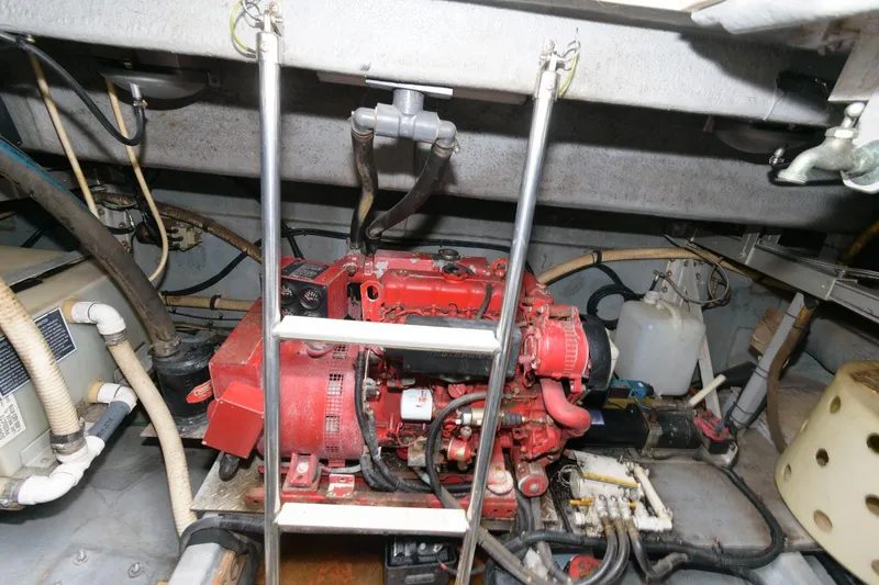 Slide: The Image of Engine room of a 1993 Sea Ray 500 Sundancer yacht. - 23
