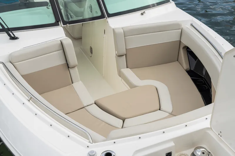 Slide: The Image of Boston Whaler 280 Vantage 2027 - 44