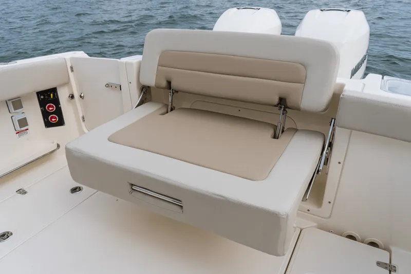 Slide: The Image of Boston Whaler 280 Vantage 2027 - 63