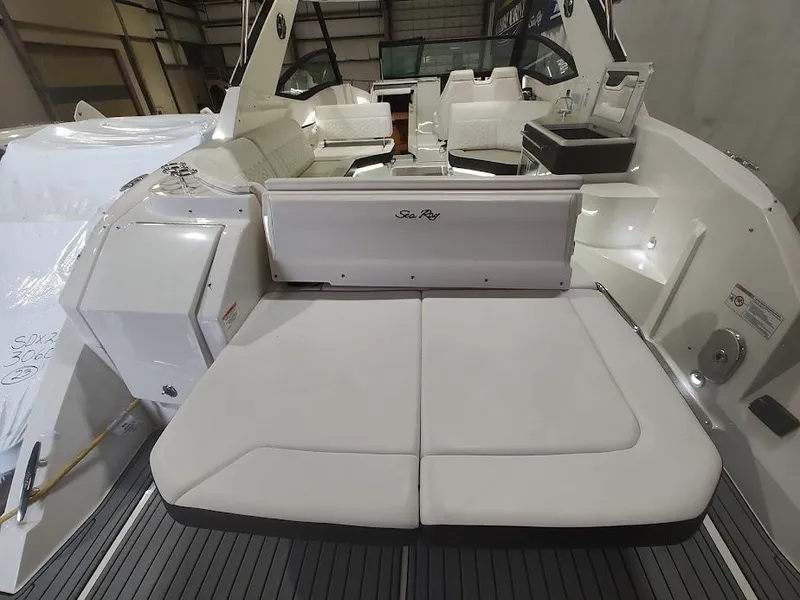 Slide: The Image of Interior view of 2020 Sea Ray Sundancer 320 yacht. - 11