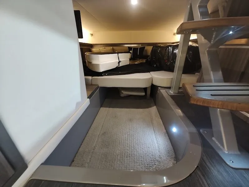 Slide: The Image of Interior of 2020 Sea Ray Sundancer 320 yacht. - 25