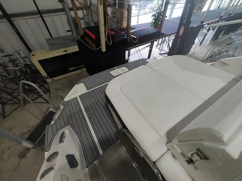 Slide: The Image of Rear view of Sea Ray Sundancer 320 yacht, 2020 model. - 8