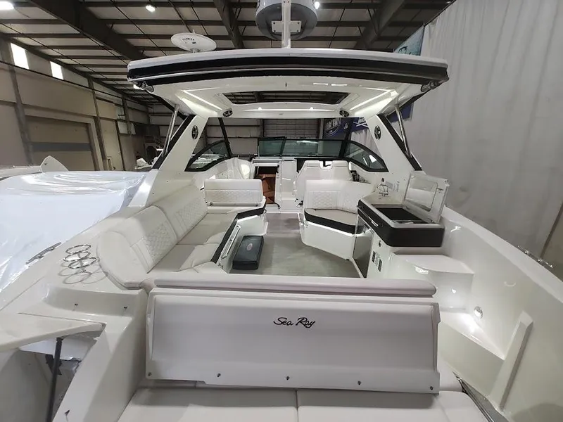 Slide: The Image of Interior view of 2020 Sea Ray Sundancer 320 yacht. - 9