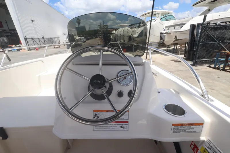 Slide: The Image of Boston Whaler 160 Super Sport 2027 - 10