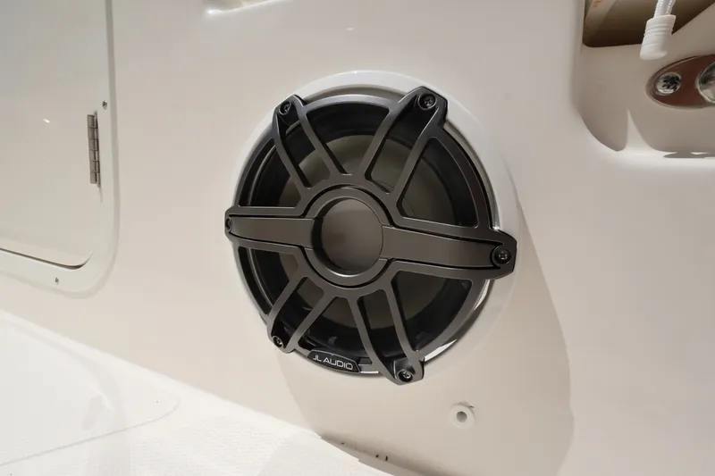 Slide: The Image of Boston Whaler 250 Dauntless 2027 - 22