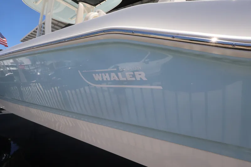 Slide: The Image of Boston Whaler 250 Dauntless 2027 - 5