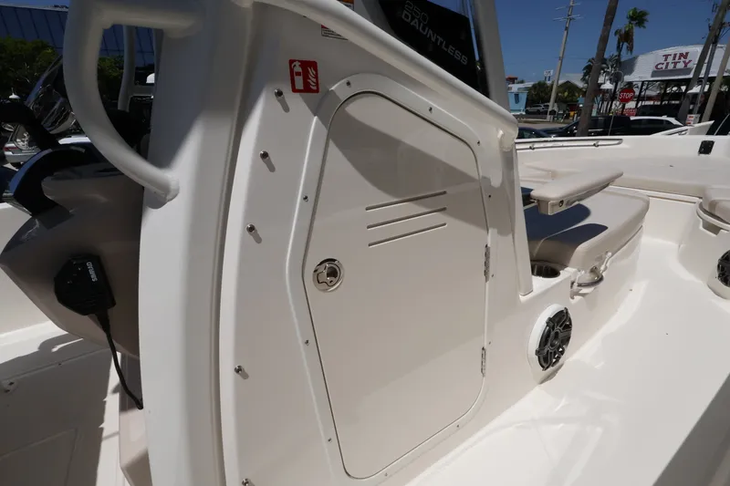 Slide: The Image of Boston Whaler 250 Dauntless 2027 - 23