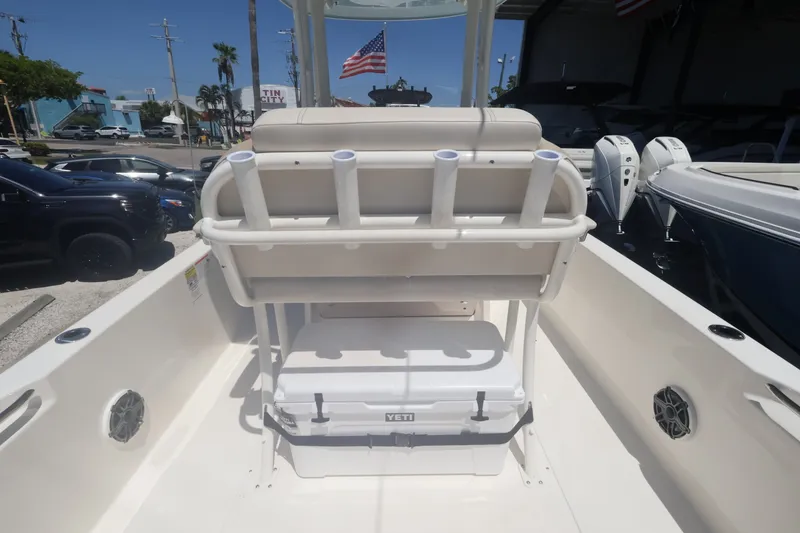 Slide: The Image of Boston Whaler 250 Dauntless 2027 - 11